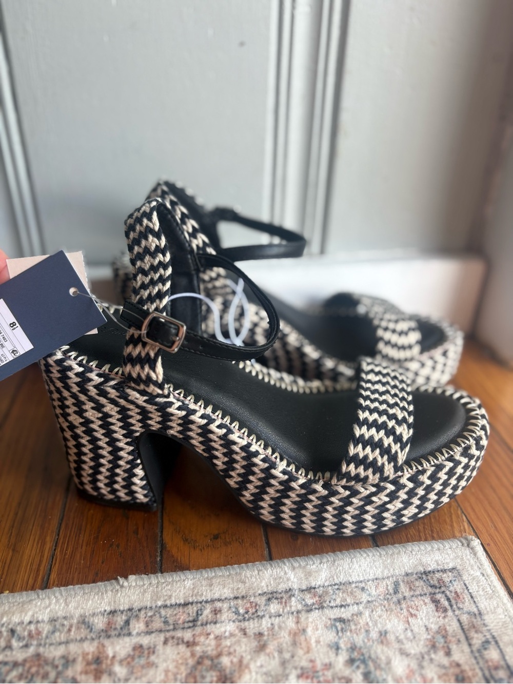 Women’s size 8.5 Black & Cream Woven Platform Sandals NWT Universal Thread